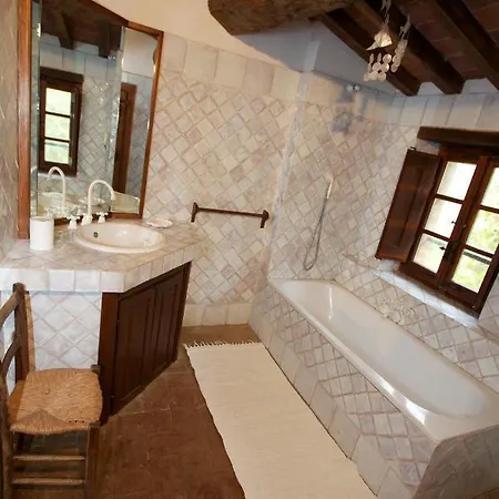 Villa Sleeps 8 Pool Wifi *